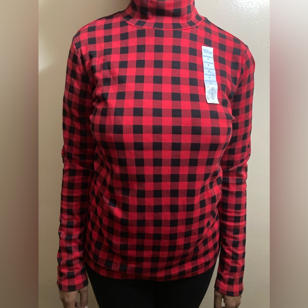 Plaid red and black turtle neck